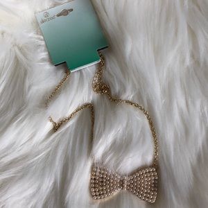 Pearled bow necklace